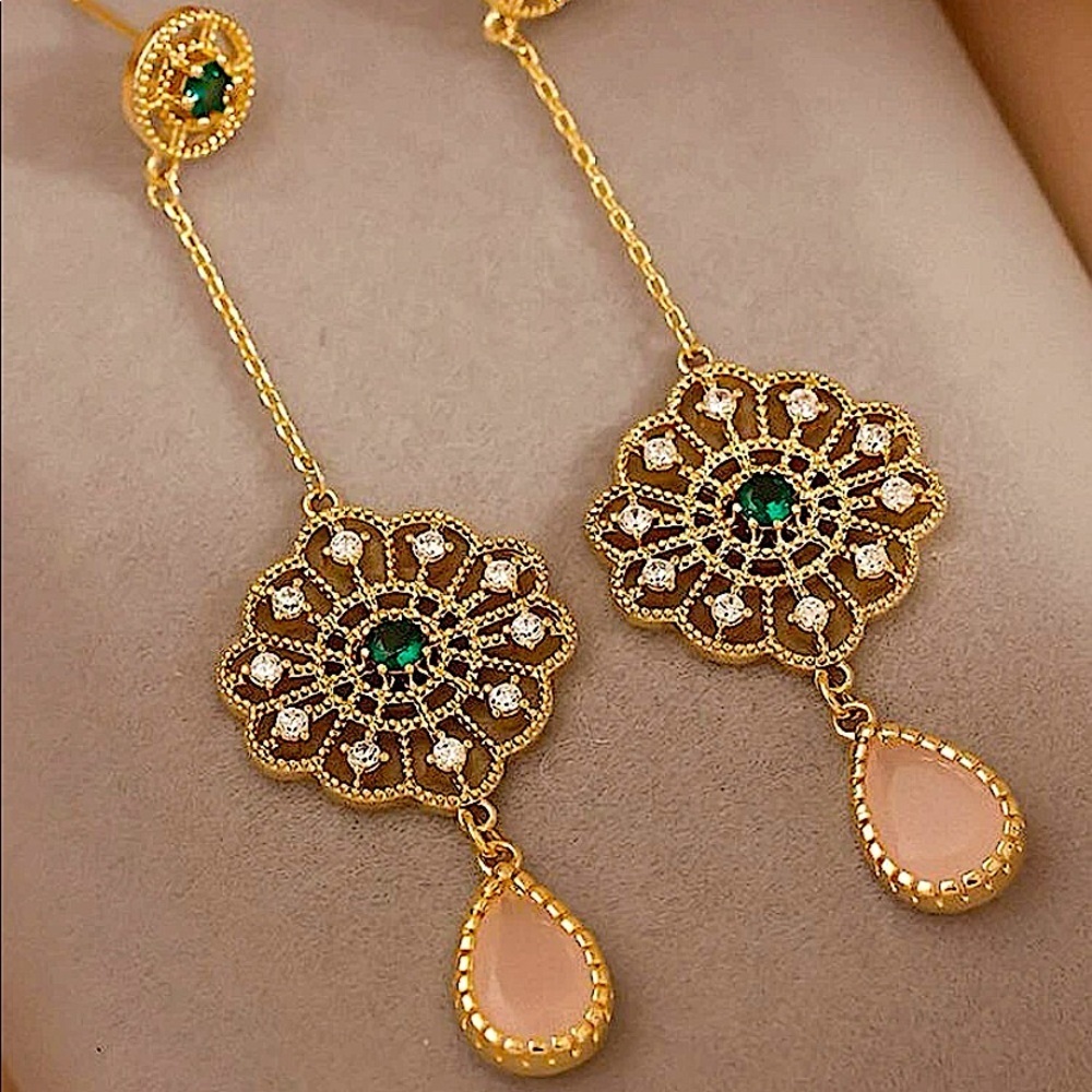 GOLD EMERALD GREEN WATER DROP EARRINGS